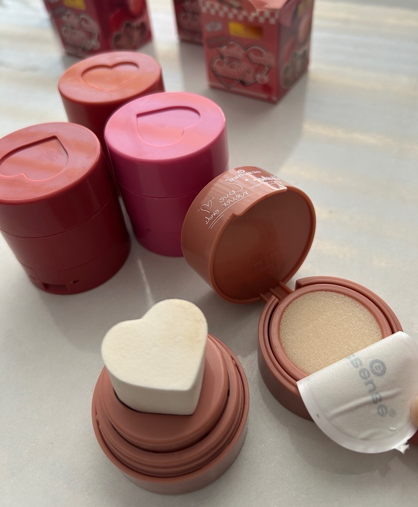 رژگونه پد دار اسنس